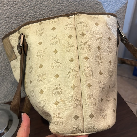 MCM Princess Lion Tote- Vintage - Picture 6 of 10